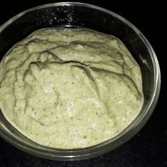 A picture of Green chutney.