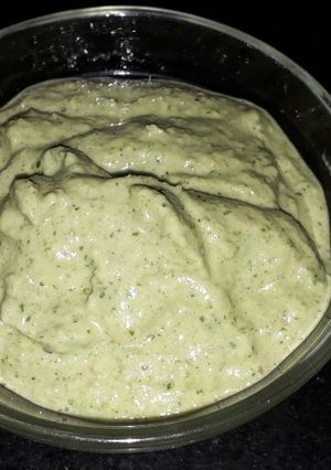 A picture of Green chutney.