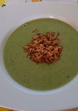 Medvehagyma krémleves recept fotója