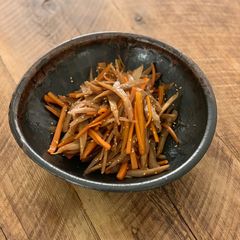 A picture of Kimpira Gobo - Burdock root with carrot in Japanese style.