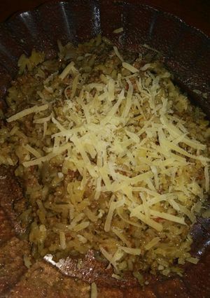 Una foto de Arroz con azafrán y carne molida