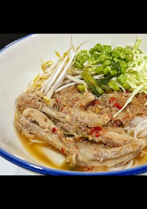 รูปของ ขนมจีนน้ำยาปลานิลตีนไก่