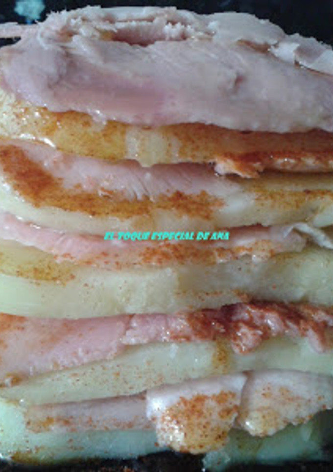Una foto de Milhojas de patatas con lacón