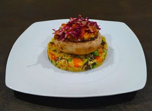 Foto di Cous cous con verdure e funghi portobello gratinati