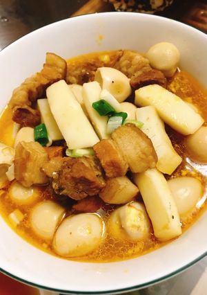 Hình của món Thịt kho trứng cút, dừa.
