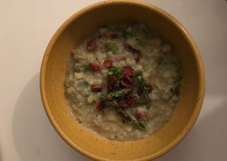 Recipe of Quick Black truffle cauliflower chowder with asparagus (+bacon)