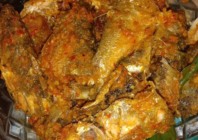 Ikan bandeng bumbu pedas