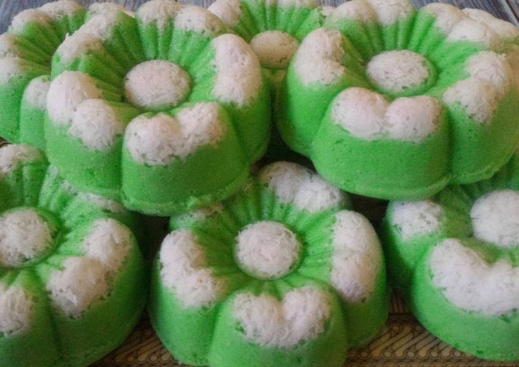 Langkah Menyiapkan Putu ayu khas jawa Anti Gagal