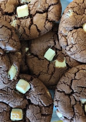 Una foto de Cookies Reese's con pepitas de chocolate blanco