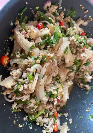 รูปของ ลาบหมูแบบใส่หนังหมู