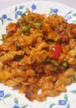 A picture of Schezwan pasta.