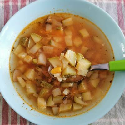 Sopa de calabacitas, flor de calabaza, champiñones y elote Receta de Regina  Hernandez- Cookpad