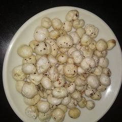 A picture of Crispy falahari makhana chaat.
