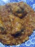 Pollo en salsa con arroz al ajillo
