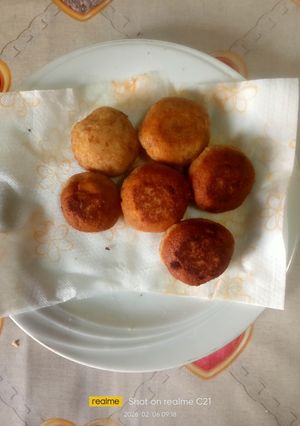 A picture of Bread Meatballs in Tomato Sauce.