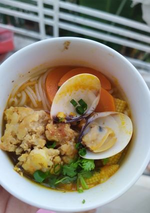 Hình của món Mì somen nghêu chả tôm.