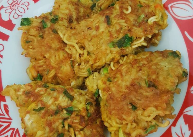 Bagaimana Membuat Omlet mie goreng Anti Gagal