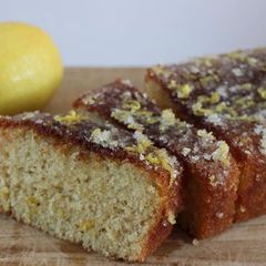 A picture of Lemon drizzle cake.