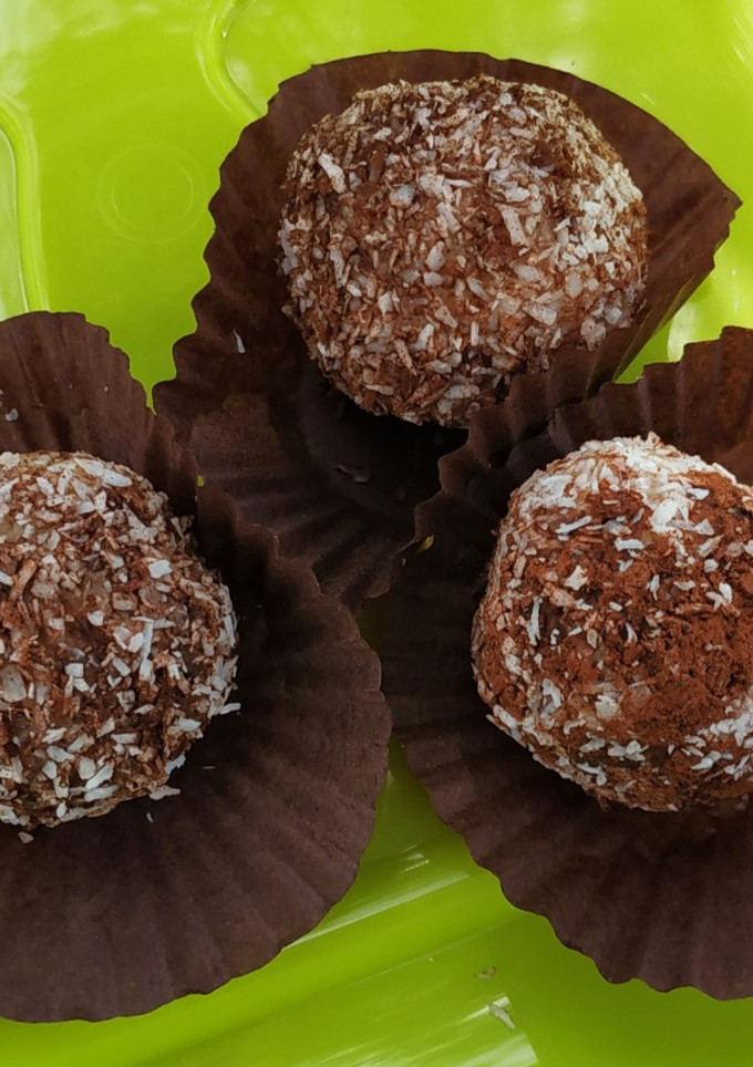 Una foto de Bolas fit de coco, avellanas y almendras