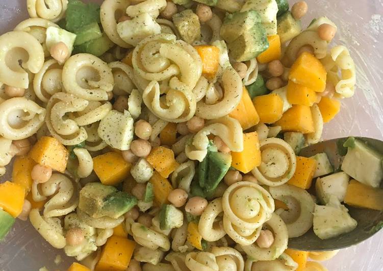 Weg Make Nudelsalat mit Mango 🥭 und Avocado 🥑 die Lecker - Rezept