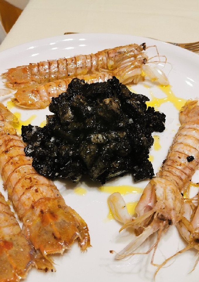 Una foto de Sèpia 'in nero' amb galeres