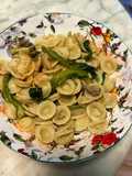 Orecchiette pugliesi con sardelle salate e lattuga canasta