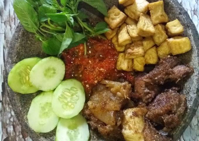 Ternyata begini lho! Resep termudah memasak Penyetan Tetelan Bacem yang sempurna