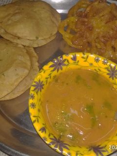 मूंग दाल की पूड़ी टमाटर की खट्टी मीठी चटनी(Moongdal ki puri tamatar ki khatti meethi chutney recipe रेसिपी मुख्य फोटो