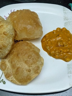 பூரி சென்னா மசாலா(poori chenna masala recipe in tamil) செய்முறை முக்கிய புகைப்படம்