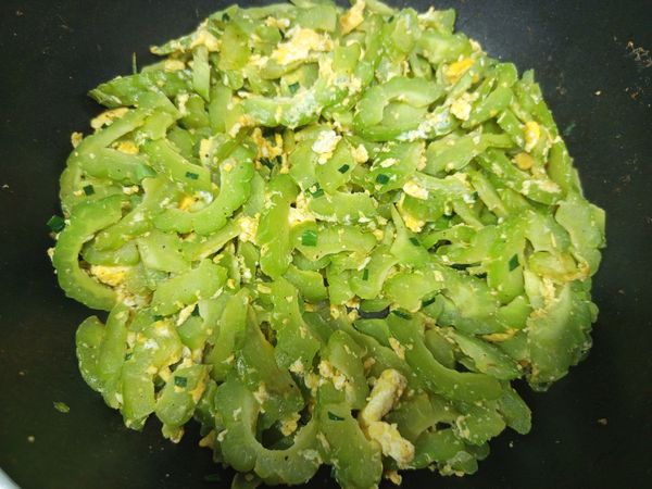 Khổ qua xào trứng