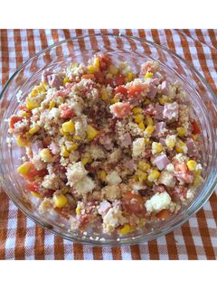 Foto di Cous cous con mais, mortadella, mozzarella, pomodori e aceto balsamico🌽🍅