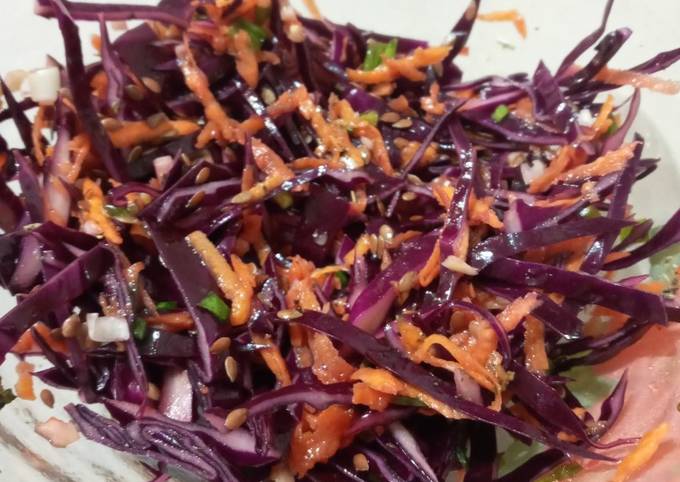 Супер вкусный и быстрый салат на скорую руку из капусты