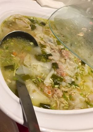 A picture of Molo Soup (Filipino Pork Dumpling Soup).