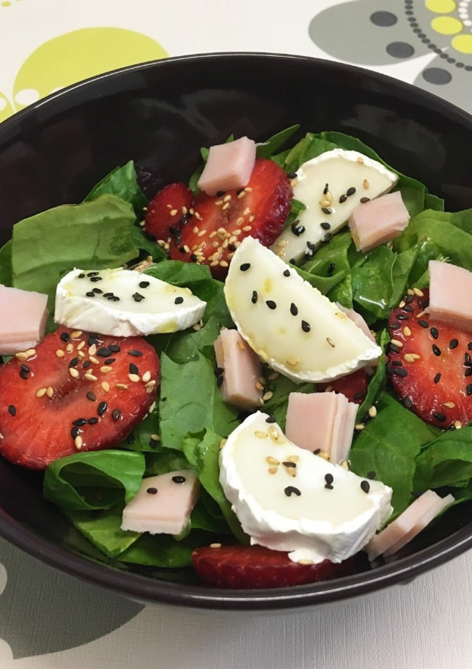 Una foto de Ensalada de pavo y fresones