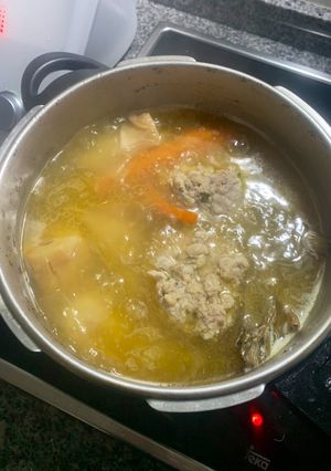 Una foto de Caldo de madre total de los que levanta el cuerpo en cada cucharada