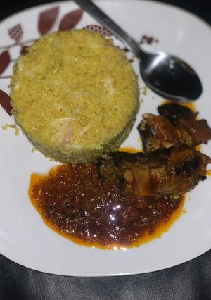 Dambun shinkafa da stew ainihin hoton girkin