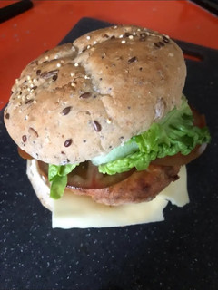 Una foto de Hamburguesa con salmón