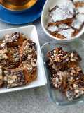 Snacks: barritas de galletas, manjar y chocolate con semillas