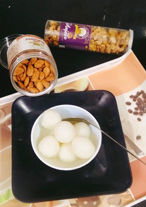 A picture of Rasgulla (Halwai style chana Rasgulla).