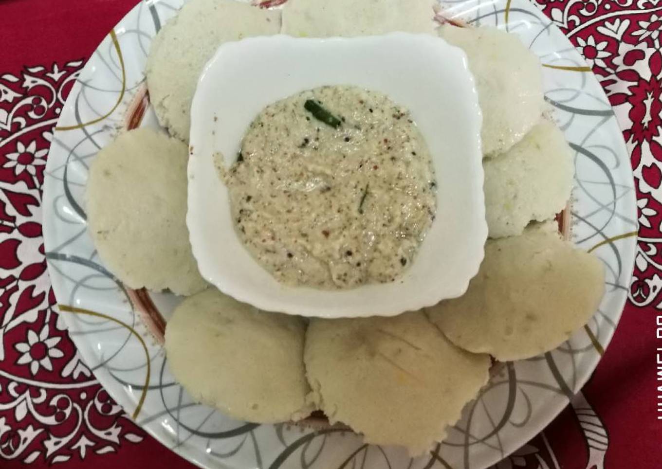 Idli & coconut chatney
