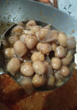 A picture of White chane for puri or bhature.
