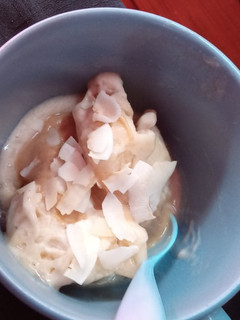 Una foto de Helado con dulce de leche de coco💜