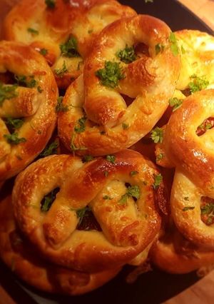 A picture of Mozzarella pretzel.