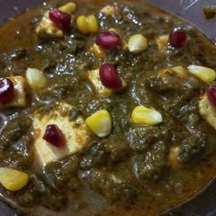 A picture of Corn palak paneer.