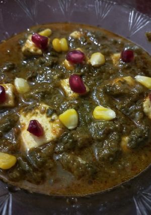 A picture of Corn palak paneer.