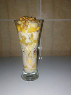 A picture of Nutty fruit parfait.