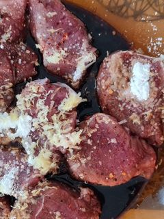 Una foto de Solomillo de cerdo macerado en soja