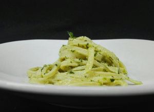 Una foto de Pasta fresca con pesto 