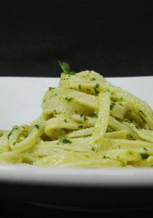 Una foto de Pasta fresca con pesto 