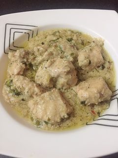 A picture of White chicken karahi.
